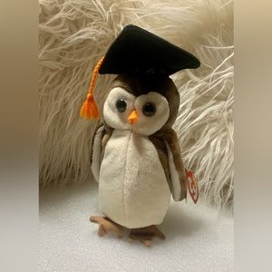 💥 Wise is a brown owl with a cream coloured face and belly.💥#TOY